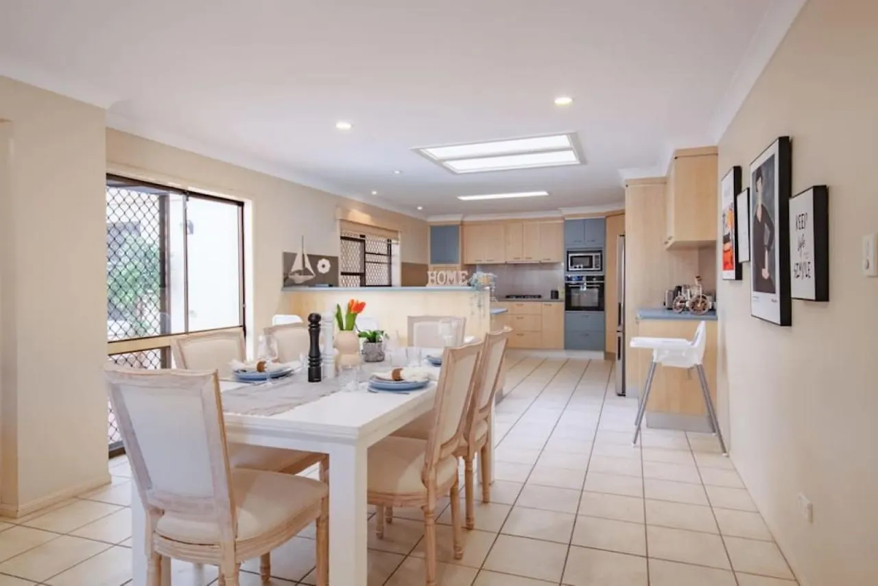 Decorated With Love 4Bd Family House With Pool Brisbane 0*,